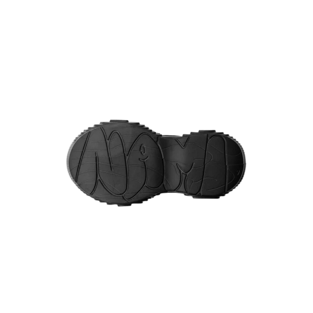 5-FREQ-Low-Top-Black-bgnull_1